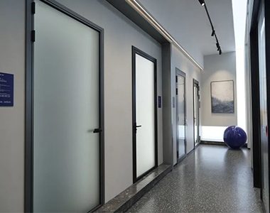 Choose the aluminum casement door, and it is easy to make the house more beautiful and practical.